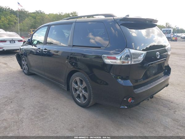 2019 TOYOTA SIENNA SE PREMIUM 8 PASSENGER — I3