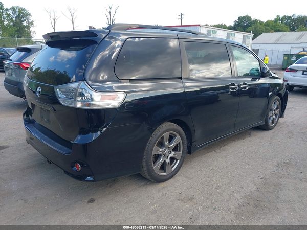 2019 TOYOTA SIENNA SE PREMIUM 8 PASSENGER — I4