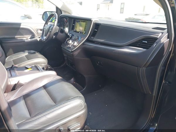 2019 TOYOTA SIENNA SE PREMIUM 8 PASSENGER — I5