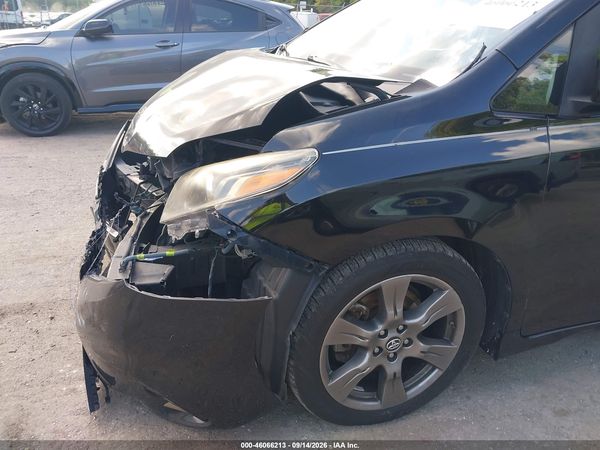 2019 TOYOTA SIENNA SE PREMIUM 8 PASSENGER — I6