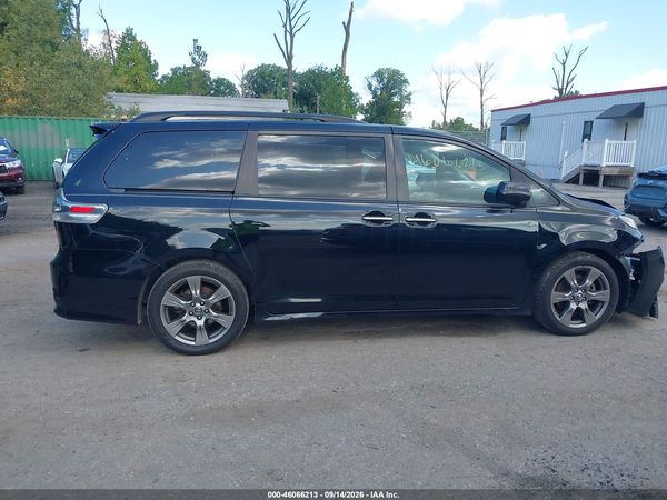 2019 TOYOTA SIENNA SE PREMIUM 8 PASSENGER — I116
