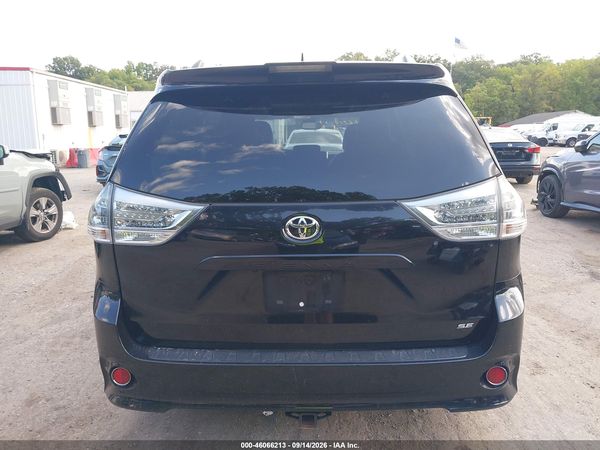 2019 TOYOTA SIENNA SE PREMIUM 8 PASSENGER — I119