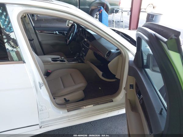 2014 MERCEDES-BENZ C 250 SPORT — I5