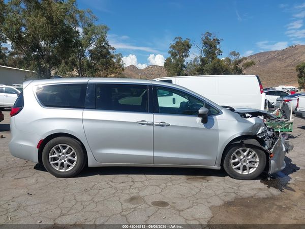 2023 CHRYSLER PACIFICA TOURING L — I116
