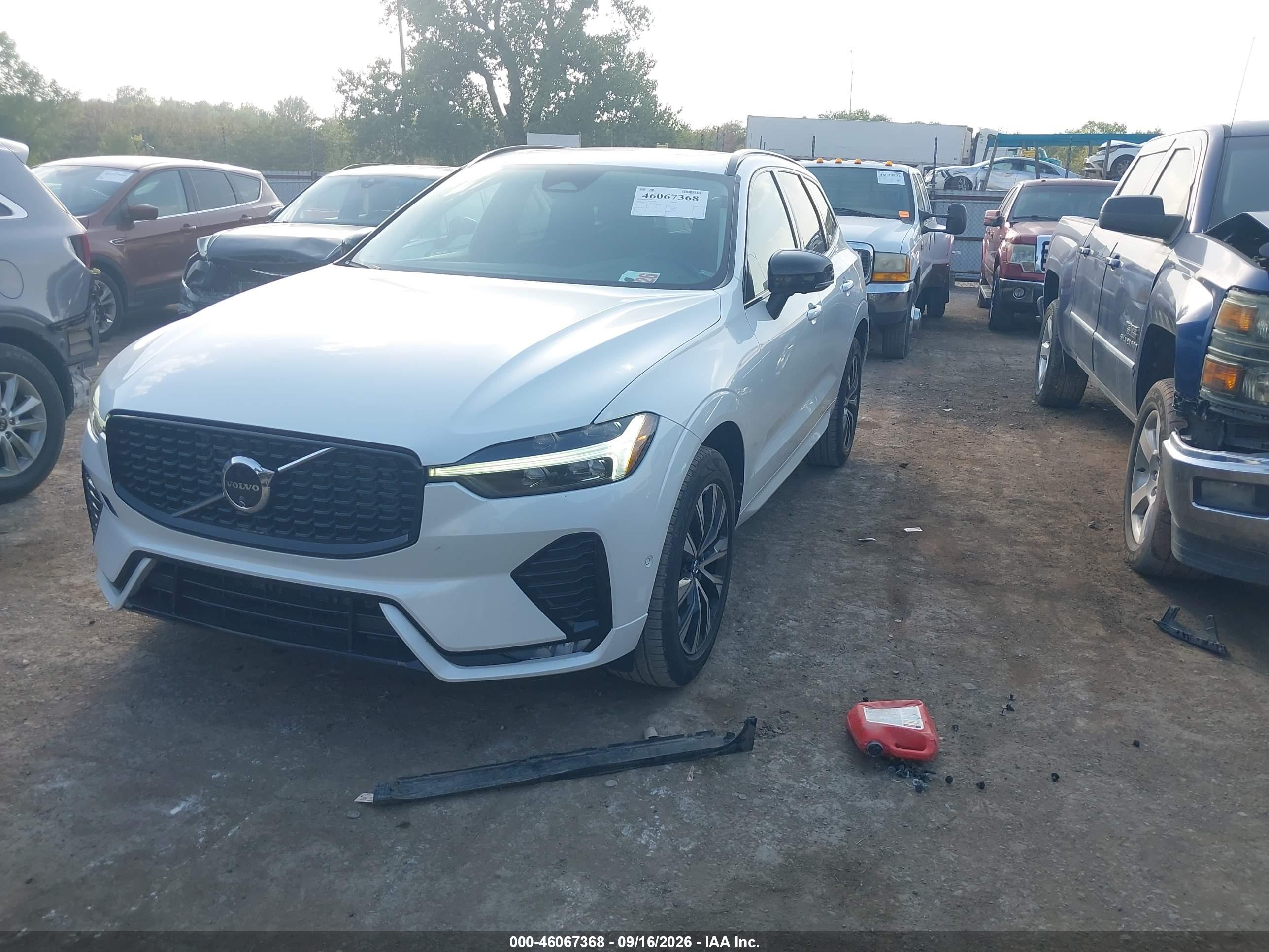 2024 VOLVO XC60 B5 PLUS DARK THEME — I2