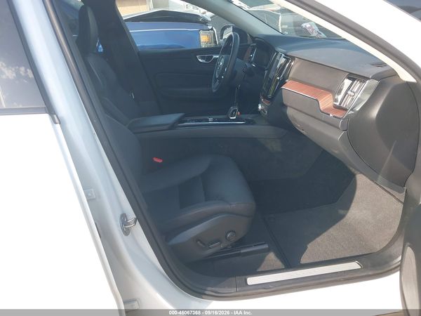 2024 VOLVO XC60 B5 PLUS DARK THEME — I5
