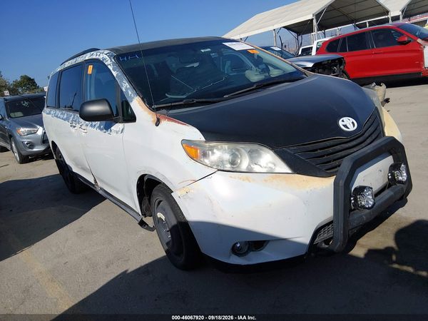 2014 TOYOTA SIENNA XLE 7 PASSENGER — I1