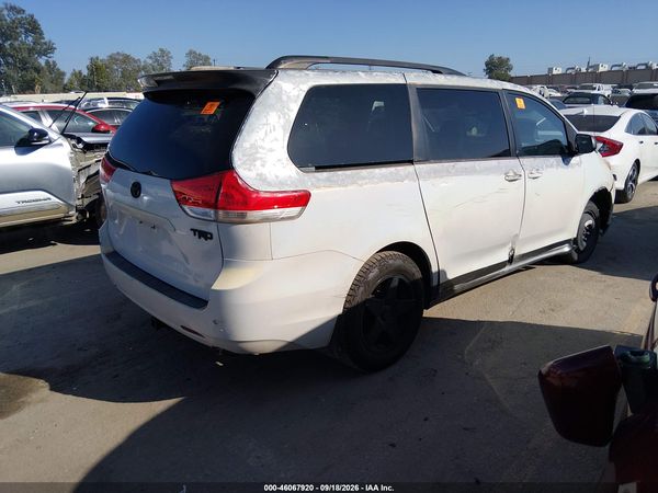 2014 TOYOTA SIENNA XLE 7 PASSENGER — I4
