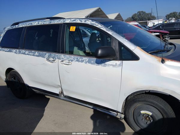 2014 TOYOTA SIENNA XLE 7 PASSENGER — I6