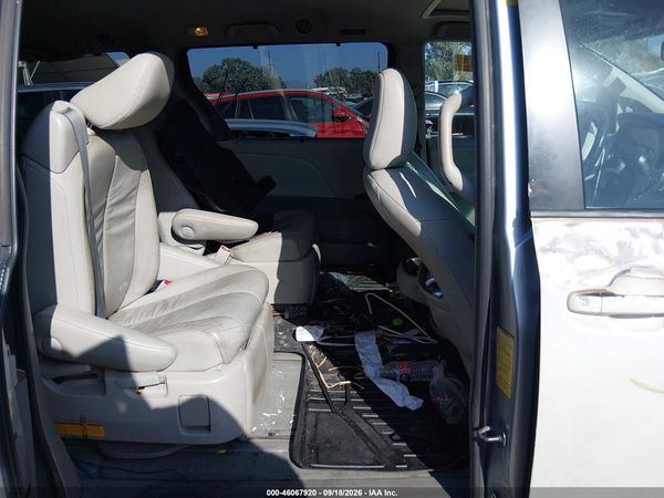 2014 TOYOTA SIENNA XLE 7 PASSENGER — I8