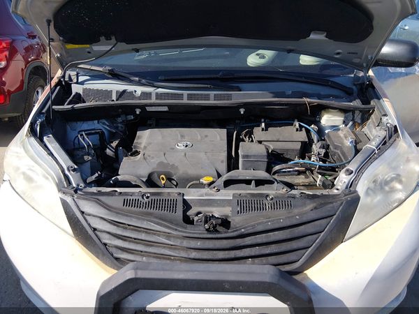 2014 TOYOTA SIENNA XLE 7 PASSENGER — I10