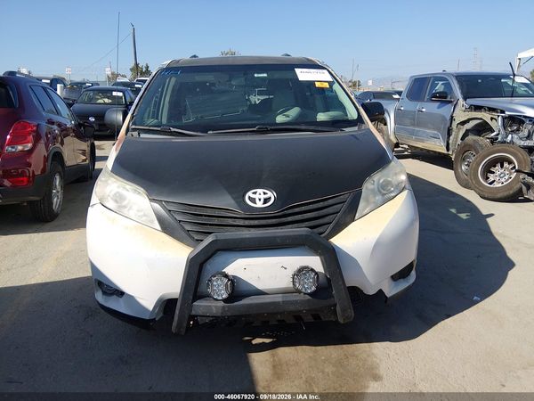 2014 TOYOTA SIENNA XLE 7 PASSENGER — I115