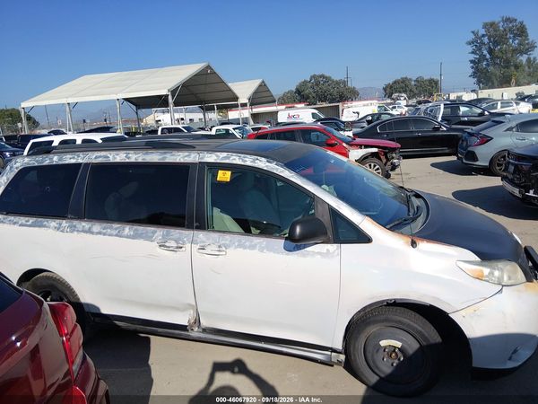 2014 TOYOTA SIENNA XLE 7 PASSENGER — I116