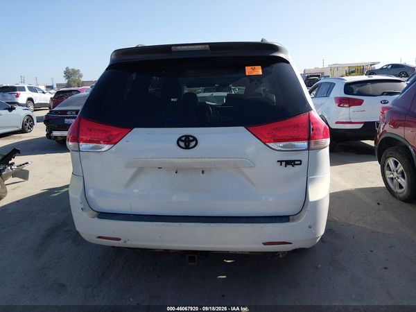 2014 TOYOTA SIENNA XLE 7 PASSENGER — I119