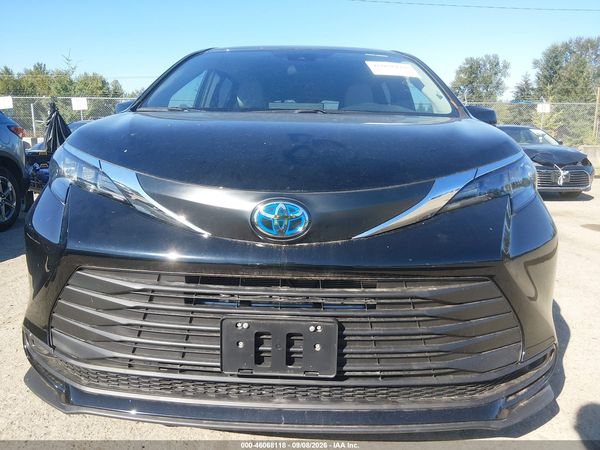 2025 TOYOTA SIENNA LE