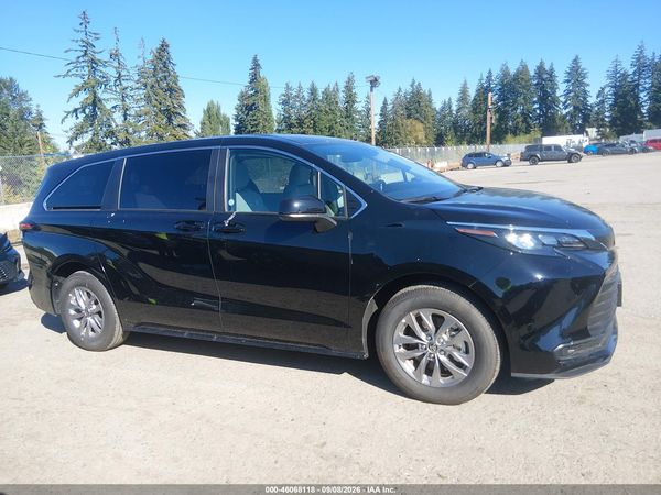 2025 TOYOTA SIENNA LE