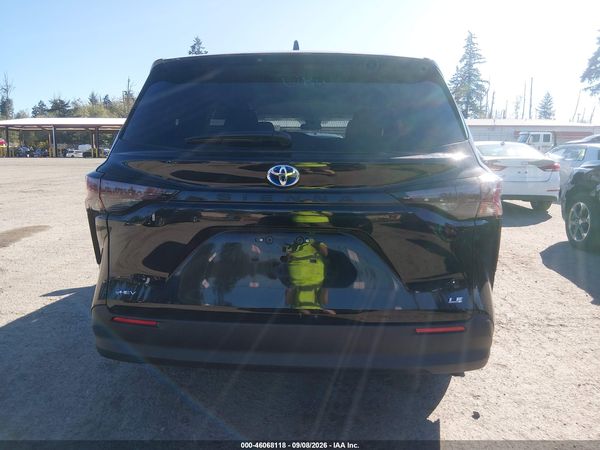 2025 TOYOTA SIENNA LE