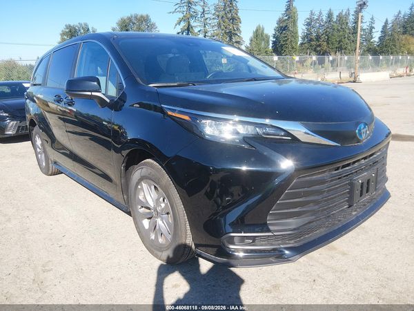 2025 TOYOTA SIENNA LE