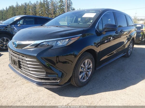 2025 TOYOTA SIENNA LE