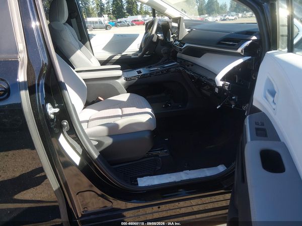 2025 TOYOTA SIENNA LE