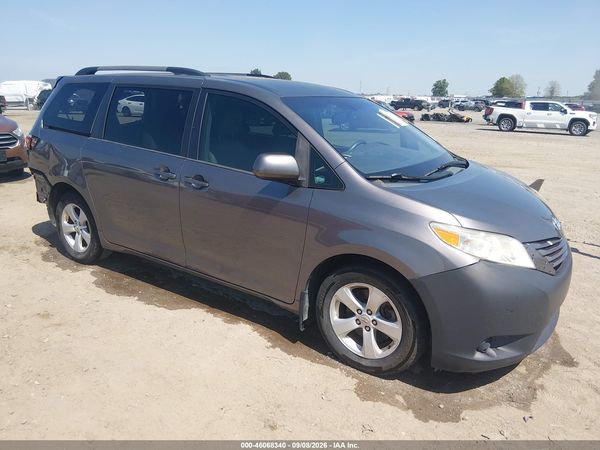 2015 TOYOTA SIENNA LE 8 PASSENGER — I1