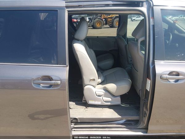 2015 TOYOTA SIENNA LE 8 PASSENGER — I8