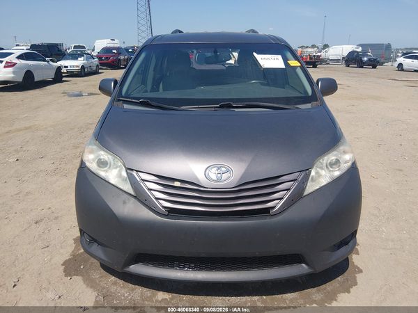 2015 TOYOTA SIENNA LE 8 PASSENGER — I115