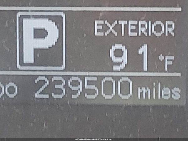2015 TOYOTA SIENNA LE 8 PASSENGER — I118