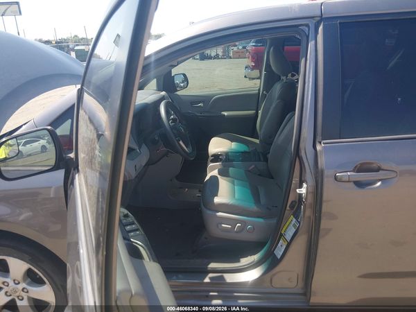 2015 TOYOTA SIENNA LE 8 PASSENGER — I152