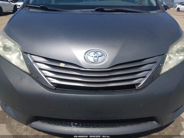 2015 TOYOTA SIENNA LE 8 PASSENGER — I155