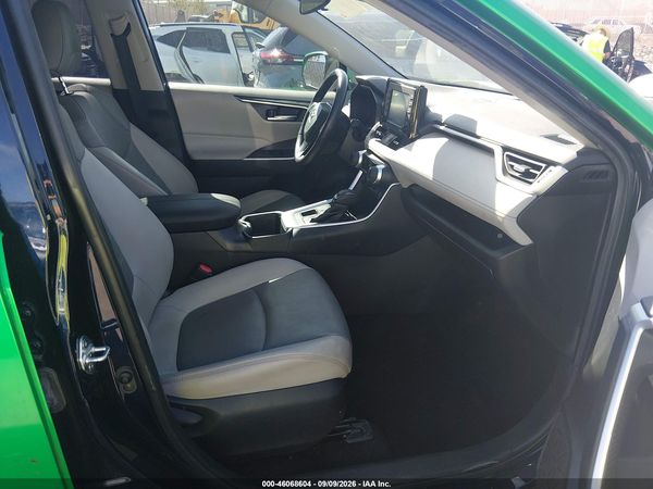 2022 TOYOTA RAV4 XLE PREMIUM — I5