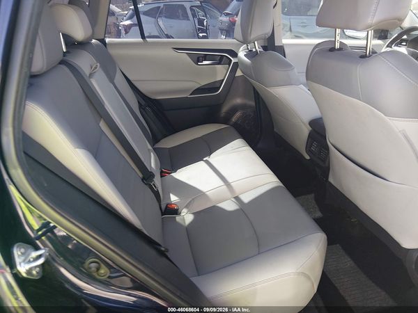 2022 TOYOTA RAV4 XLE PREMIUM — I8