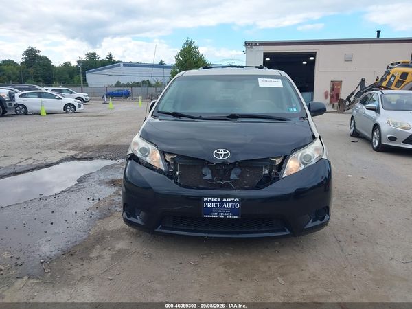 2014 TOYOTA SIENNA XLE V6 8 PASSENGER