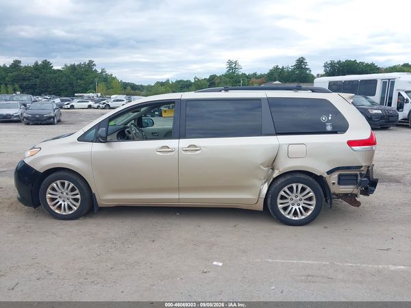 2014 TOYOTA SIENNA