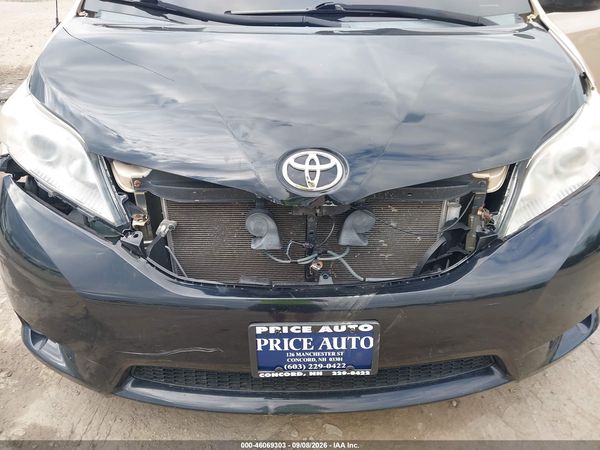 2014 TOYOTA SIENNA XLE V6 8 PASSENGER