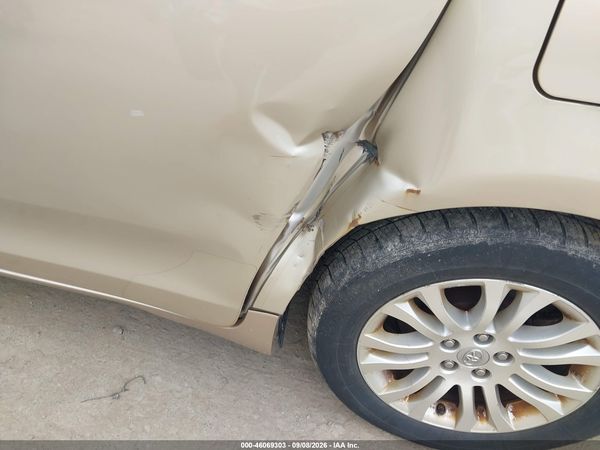 2014 TOYOTA SIENNA XLE V6 8 PASSENGER