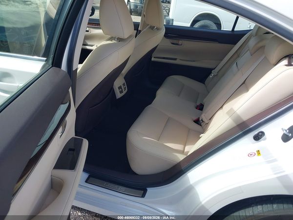 2016 LEXUS ES 350 — I8