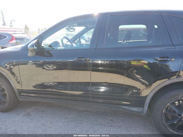 2016 PORSCHE CAYENNE