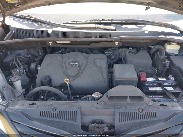 2017 TOYOTA SIENNA L 7 PASSENGER — I10