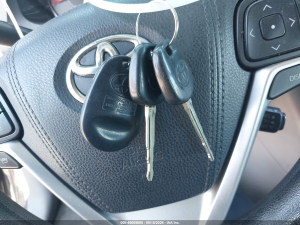 2017 TOYOTA SIENNA L 7 PASSENGER — I11