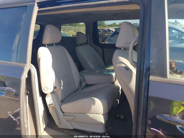 2017 KIA SEDONA LX — I8