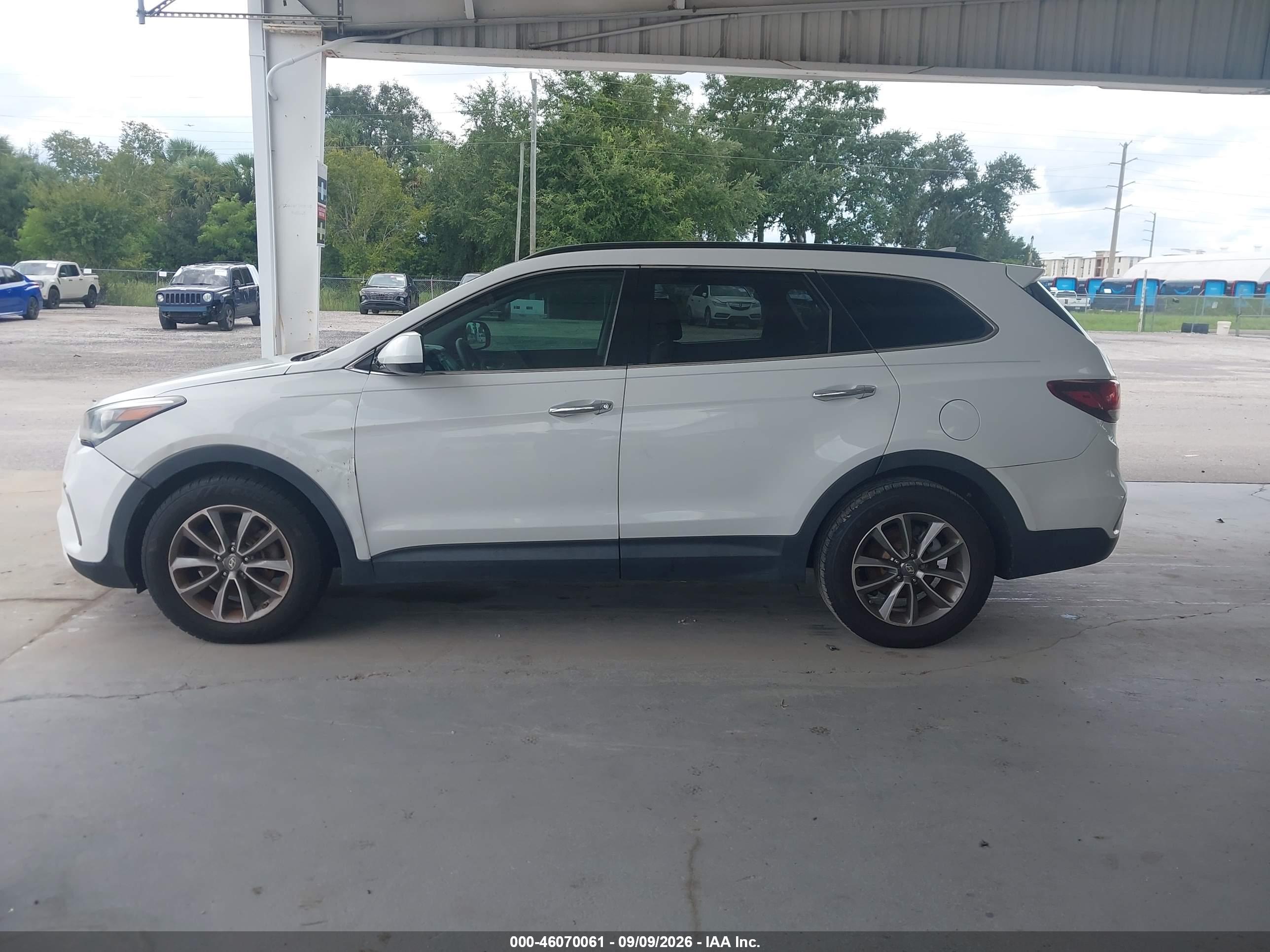 2017 HYUNDAI SANTA FE SE