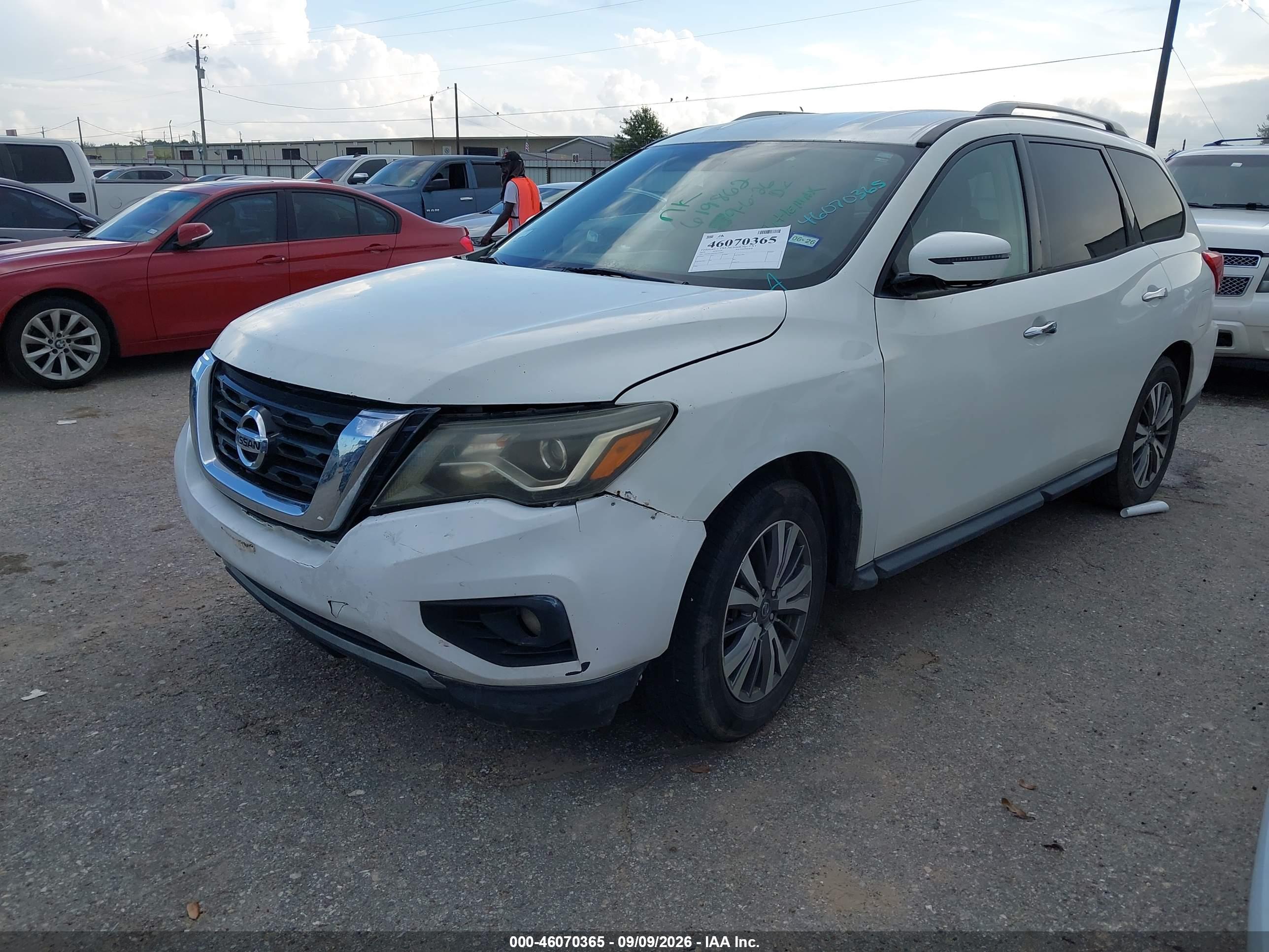 2019 NISSAN PATHFINDER SV — I2