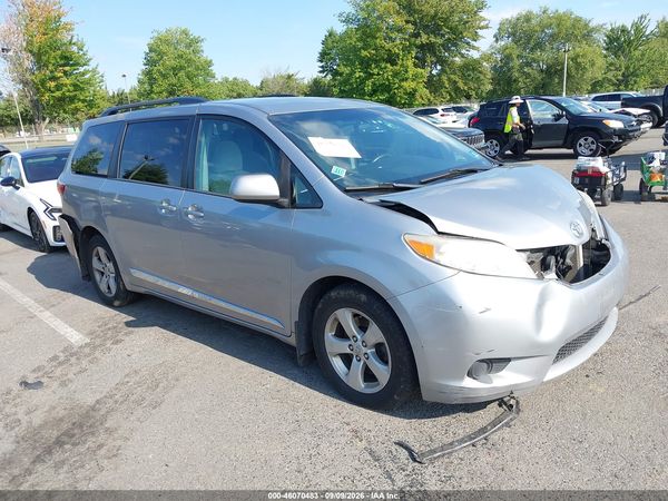 2017 TOYOTA SIENNA LE 8 PASSENGER — I1
