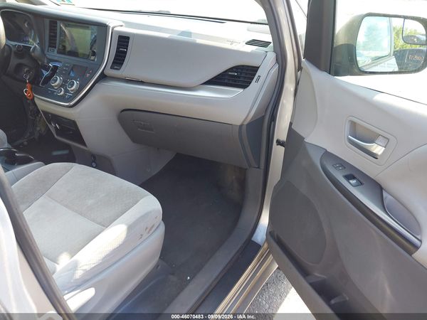 2017 TOYOTA SIENNA LE 8 PASSENGER — I5