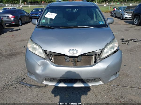 2017 TOYOTA SIENNA LE 8 PASSENGER — I6