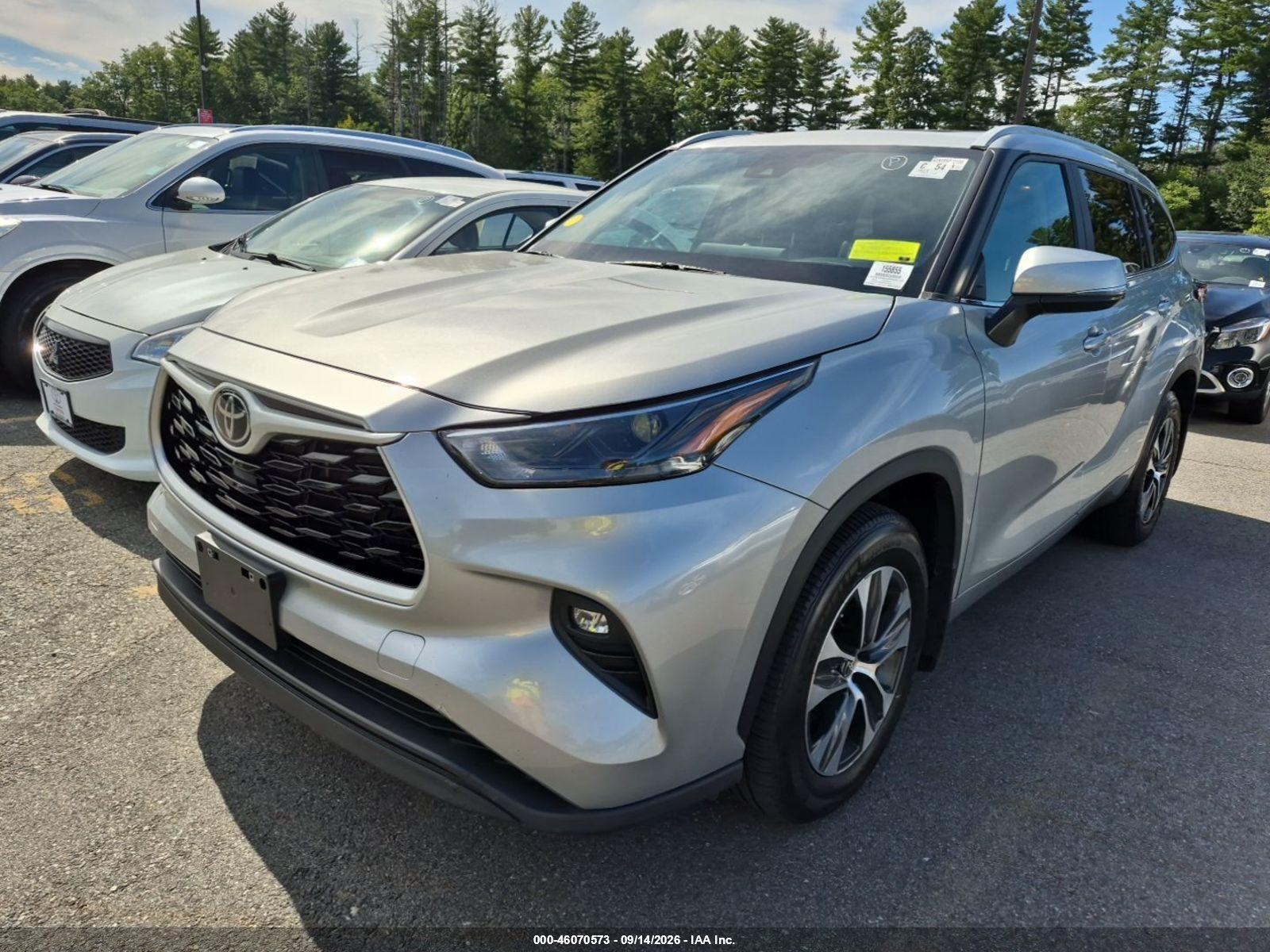 2023 TOYOTA HIGHLANDER XLE — I2