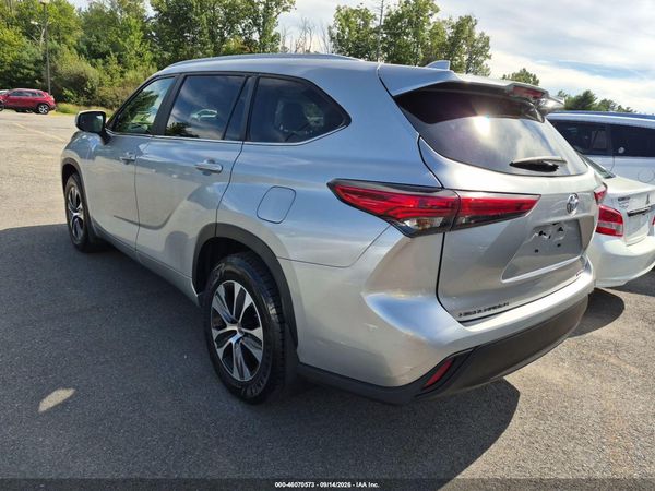 2023 TOYOTA HIGHLANDER XLE — I3