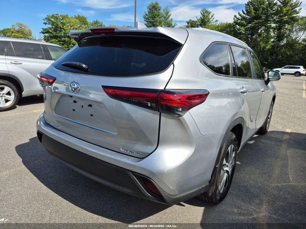 2023 TOYOTA HIGHLANDER XLE — I4
