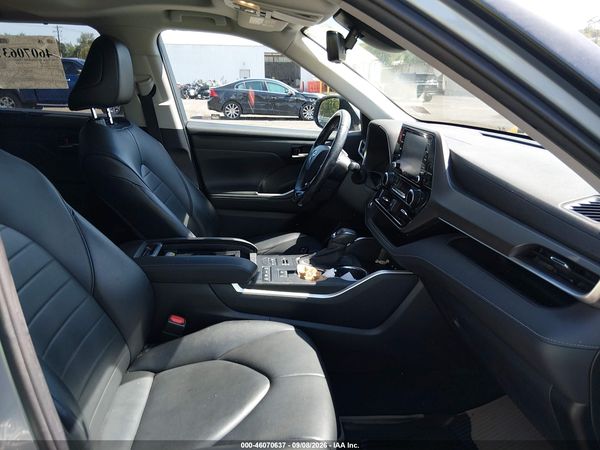 2020 TOYOTA HIGHLANDER XLE — I5